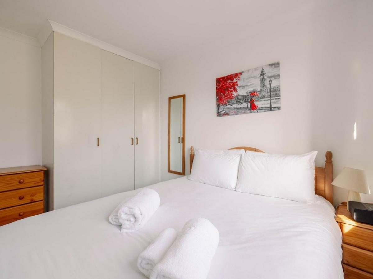 Sunny Maisonette With Views Over Canary Wharf, Лондон Екстериор снимка