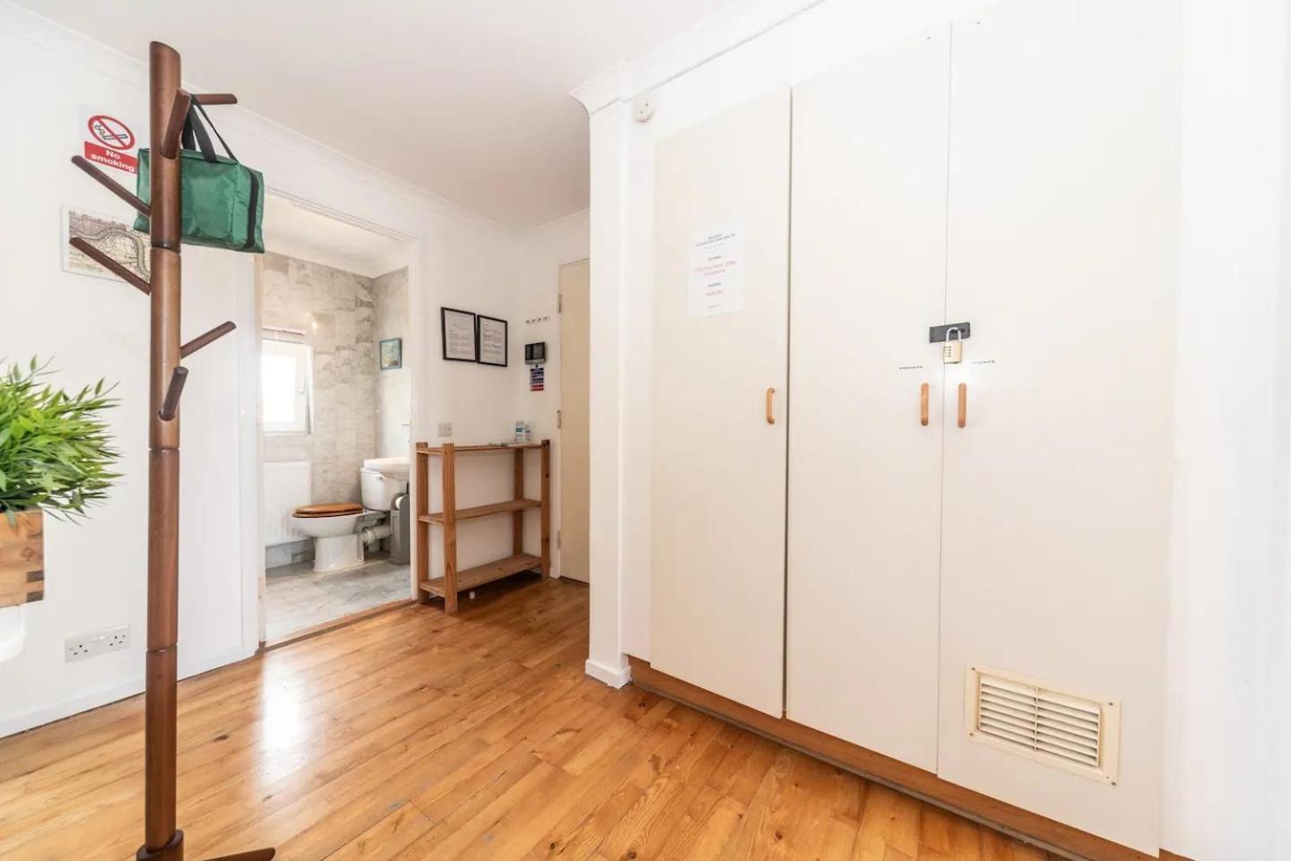 Sunny Maisonette With Views Over Canary Wharf, Лондон Екстериор снимка