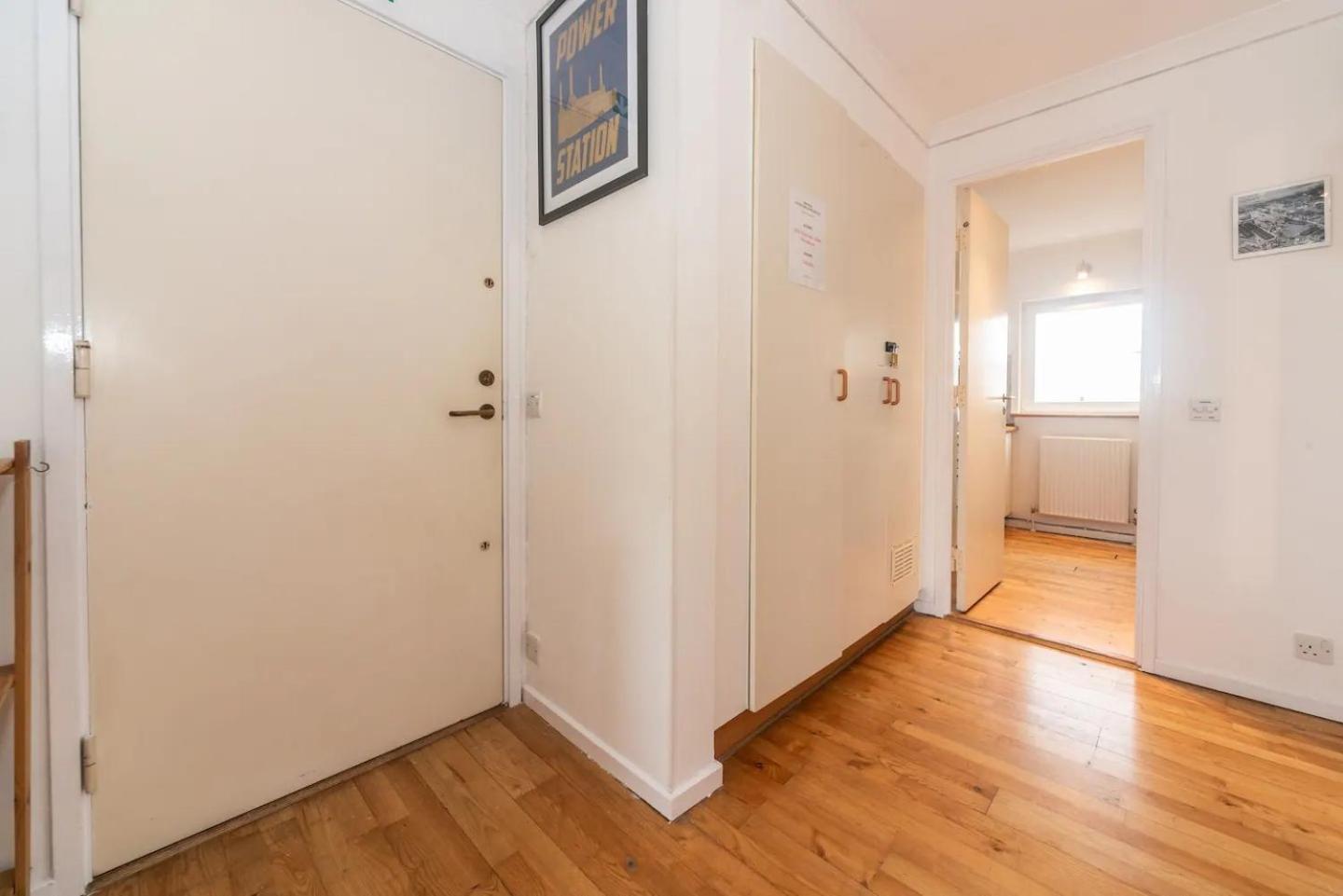 Sunny Maisonette With Views Over Canary Wharf, Лондон Екстериор снимка