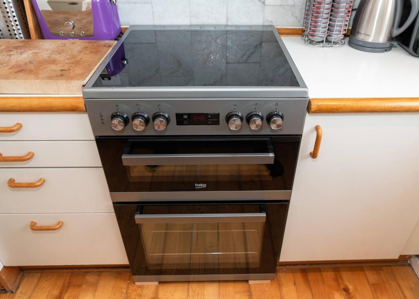 Sunny Maisonette With Views Over Canary Wharf, Лондон Екстериор снимка