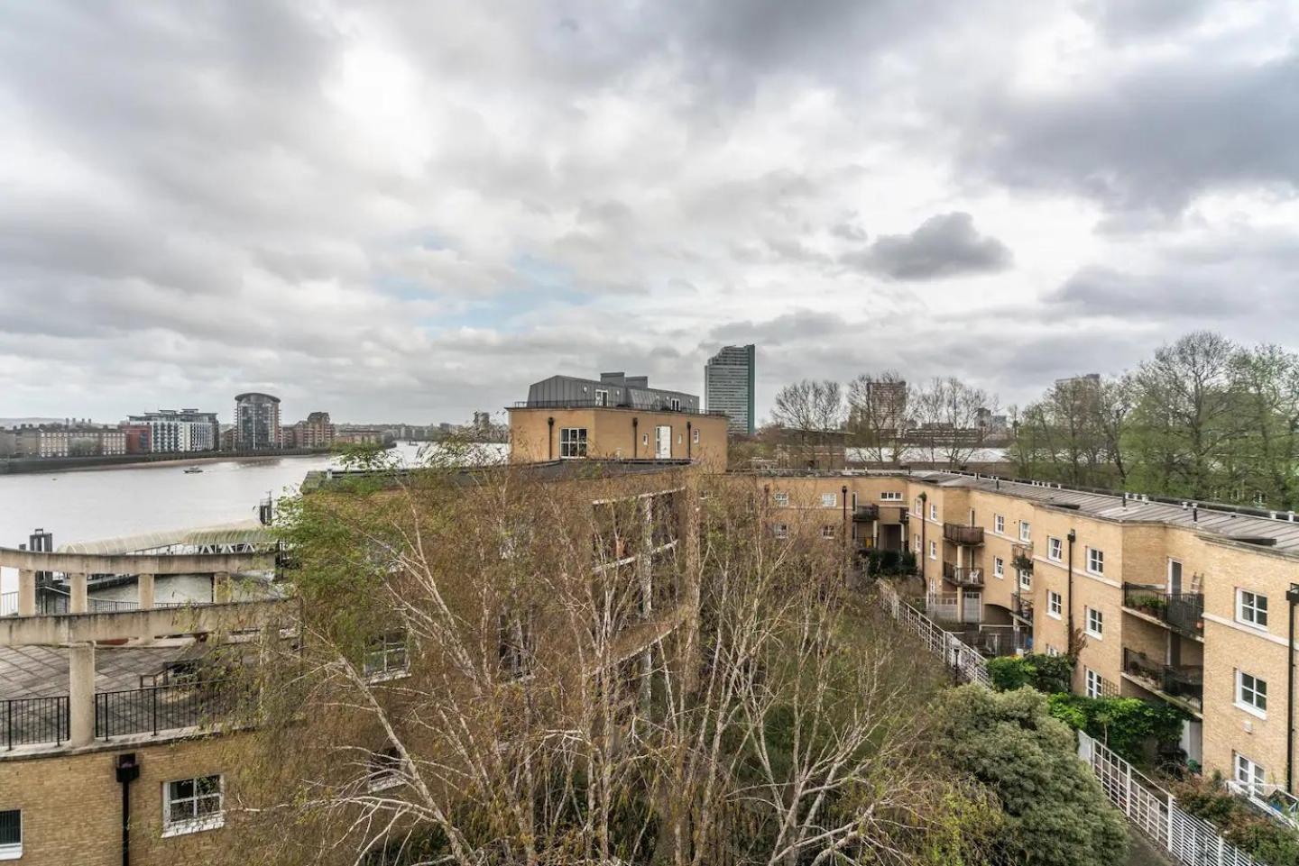 Sunny Maisonette With Views Over Canary Wharf, Лондон Екстериор снимка