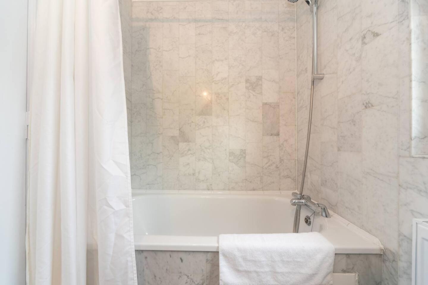 Sunny Maisonette With Views Over Canary Wharf, Лондон Екстериор снимка