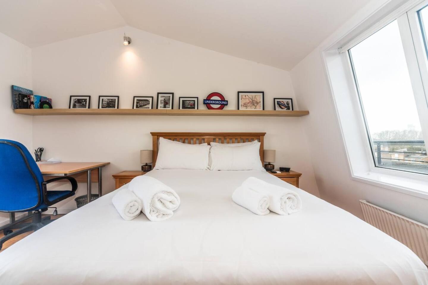 Sunny Maisonette With Views Over Canary Wharf, Лондон Екстериор снимка