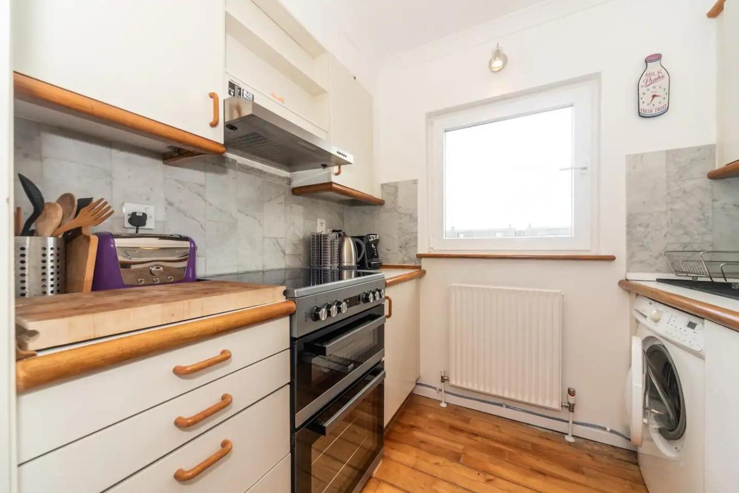 Sunny Maisonette With Views Over Canary Wharf, Лондон Екстериор снимка